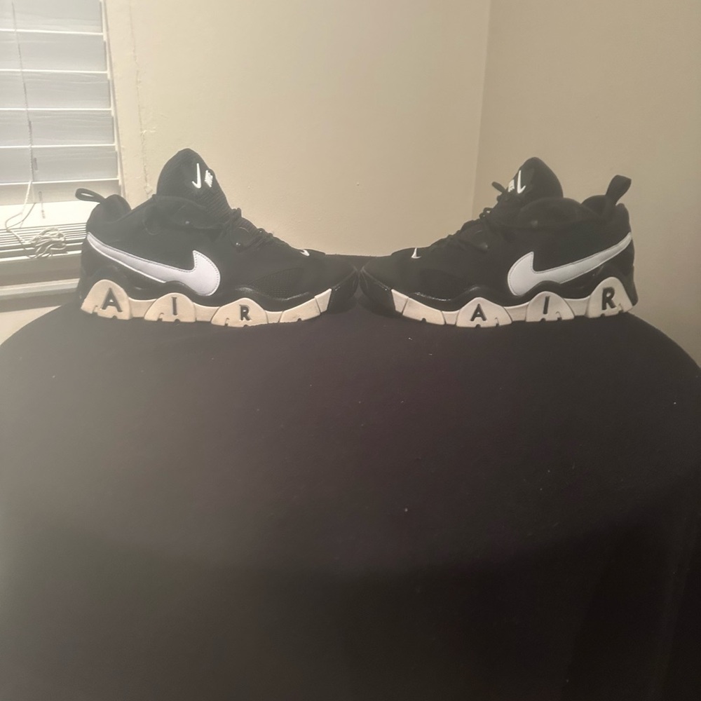 Nike Air Barrage Low Size 12